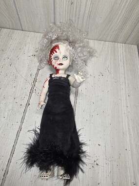Vtg 2001 Living Dead Doll Series 5 Hollywood by Mezco 10" Horror Doll Only Used
